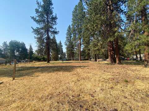 Lalakes Avenue, Chiloquin, OR 97624