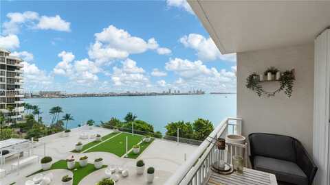770 Claughton Island Dr, Miami, FL 33131
