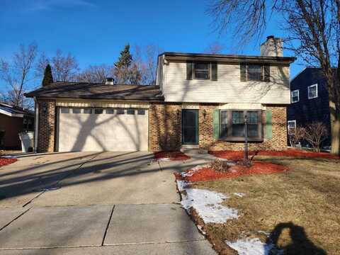 1500 W Maplewood Ct, Milwaukee, WI 53221