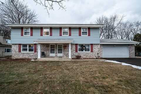 7557 S 68th St, Franklin, WI 53132