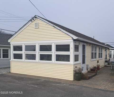 29 4th Lane, Seaside Park, NJ 08752