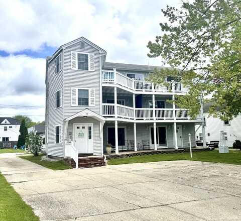133 W Grand Avenue, Old Orchard Beach, ME 04064