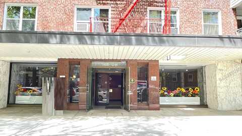 142-05 Roosevelt Avenue, Flushing, NY 11354