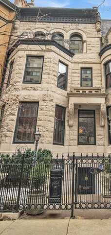 33 E Division Street, Chicago, IL 60610
