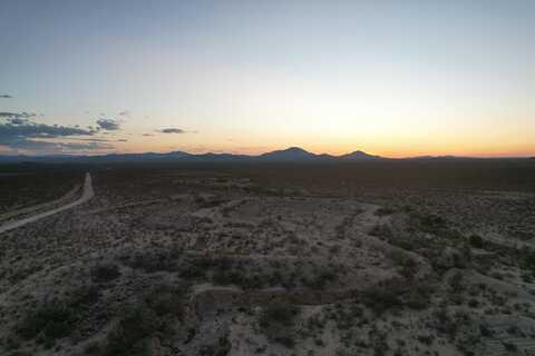 28 Big Tank Rd, Sierra Blanca, TX 78951