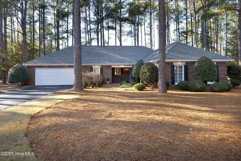 8 Ravenel Court, Southern Pines, NC 28387