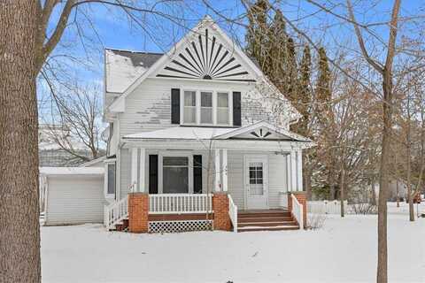 208 W Winter Avenue, Elmwood, WI 54740