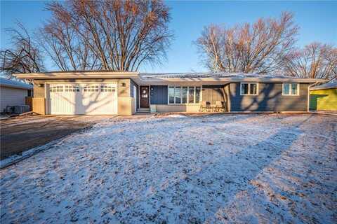 975 Thomas Avenue SW, Hutchinson, MN 55350