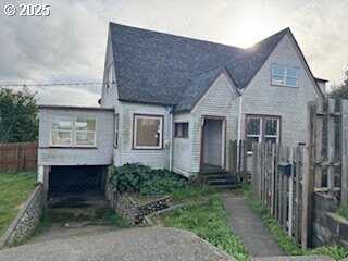 905 INGERSOLL ST, Coos Bay, OR 97420