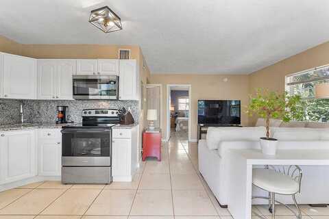 2741 NE 8th Avenue, Wilton Manors, FL 33334