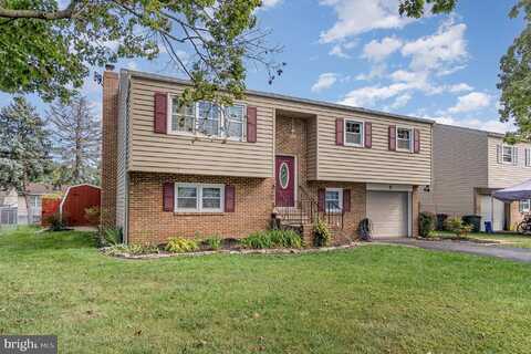 8 EDGEWOOD DRIVE, MECHANICSBURG, PA 17055