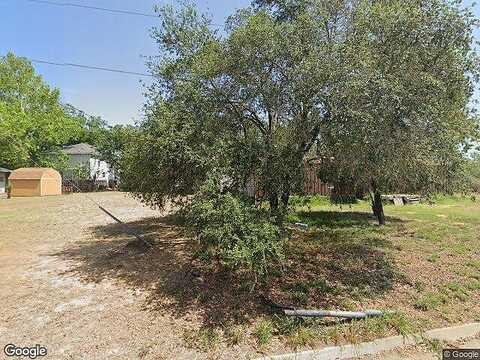 E Hunt St, Pleasanton, TX 78064