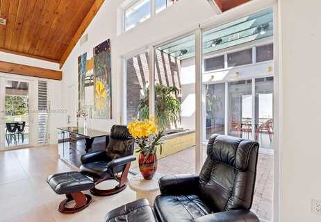88Th, PINECREST, FL 33156