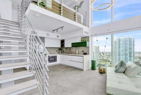 Se 5Th St, Miami, FL 33131