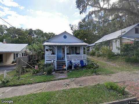 Oak, PALATKA, FL 32177