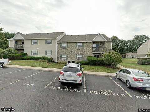 Horseshoe Dr, ROYERSFORD, PA 19468