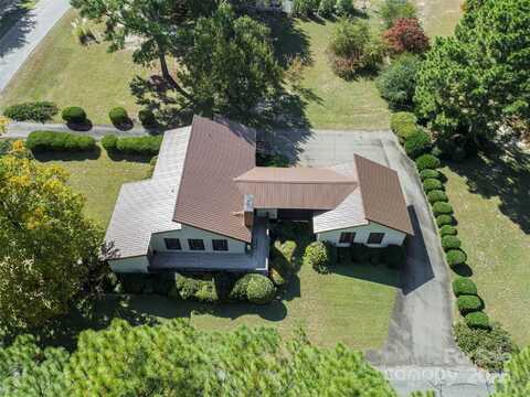 102 W Shenandoah Road, West End, NC 27376