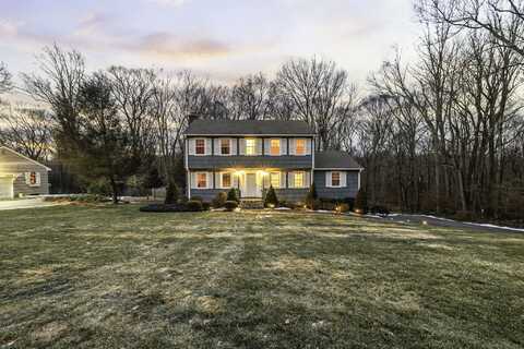 39 Quaker Lane, Trumbull, CT 06611