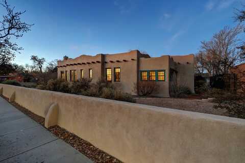 504 LUNA Boulevard NW, Albuquerque, NM 87102