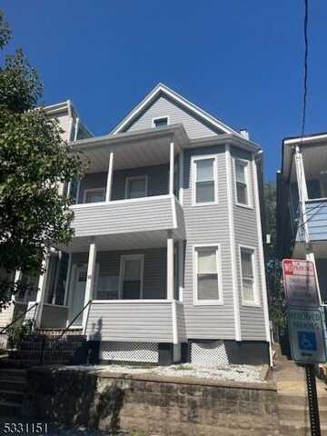 16 Quincy St, Passaic, NJ 07055