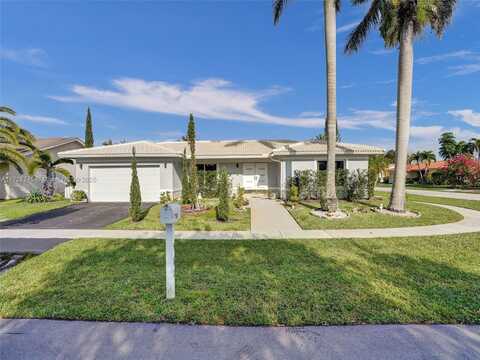 580 Eastwood Ln, Weston, FL 33326