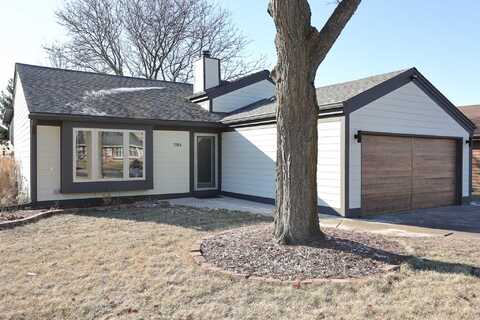 1284 Timber Rdg, Pewaukee, WI 53072