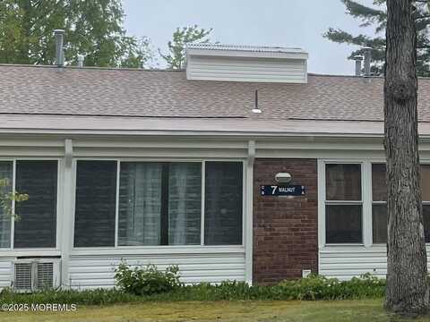 7 Walnut Street, Toms River, NJ 08757