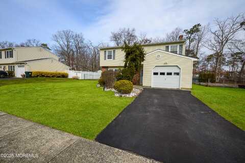 9 Conifer Street, Howell, NJ 07731