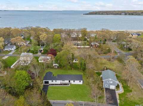 525 Landing Lane, Greenport, NY 11944