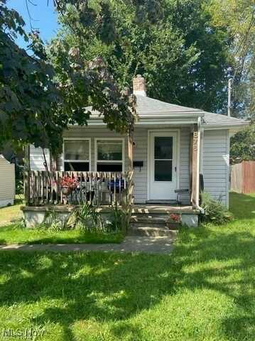 676 Roscoe Avenue, Akron, OH 44306