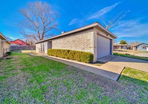 210 Lone Pine, Fort Worth, TX 76108