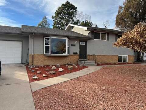 2921 Country Club Dr, Pueblo, CO 81008