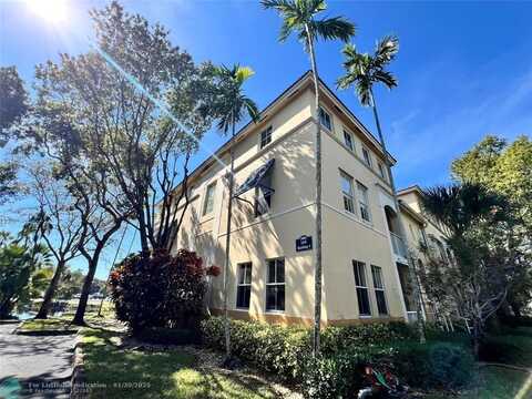 160 Jacaranda Country Club Dr, Plantation, FL 33324