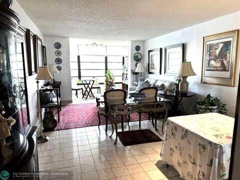 10303 Sunrise Lakes Blvd, Sunrise, FL 33322