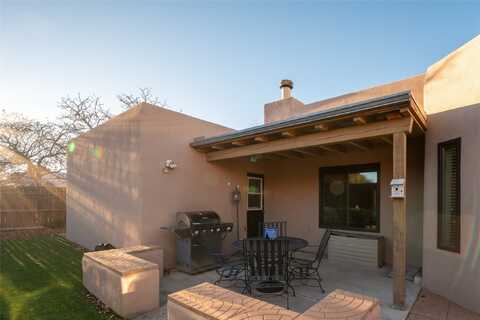 7522 Kachina, Santa Fe, NM 87507