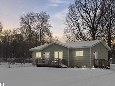 3384 Clyde Drive, Mesick, MI 49668