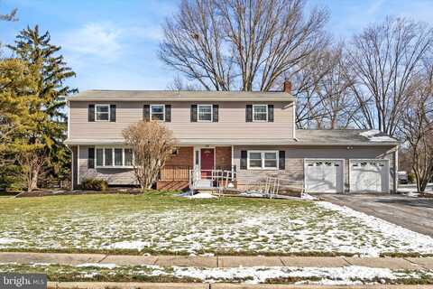 8 WAYNE WAY, EAST WINDSOR, NJ 08520