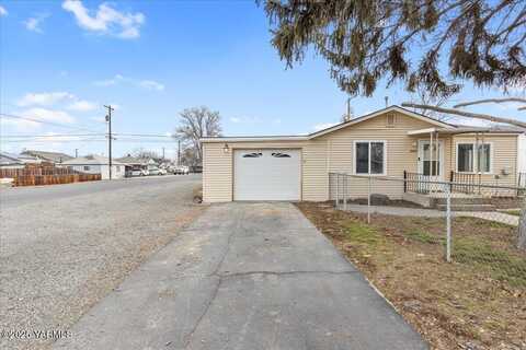 3003 S 3rd St, Union Gap, WA 98903