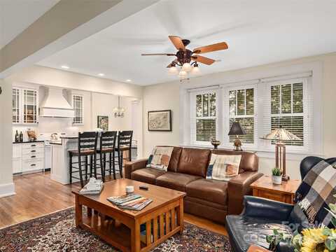 203 6th Avenue W, Hendersonville, NC 28739