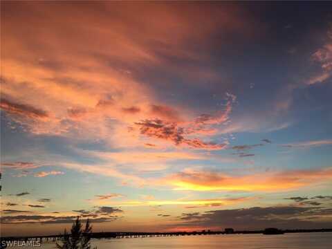 3000 Oasis Grand Boulevard, Fort Myers, FL 33916