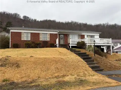 20 Cedar Lane, Madison, WV 25130