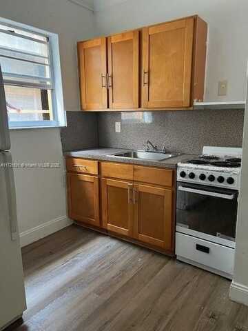 1043 NW 2nd St, Miami, FL 33128
