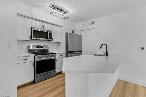 8950 Colonnades, BONITA SPRINGS, FL 34135