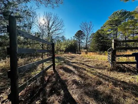 546 S PINE LAKE DRIVE, Batesville, MS 38606