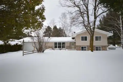 1113 Wheeler, Boyne City, MI 49712