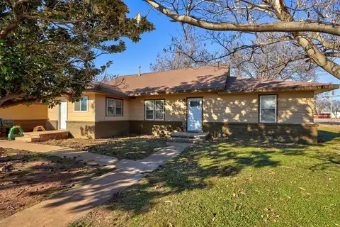 812 S Main Street, Hennessey, OK 73742