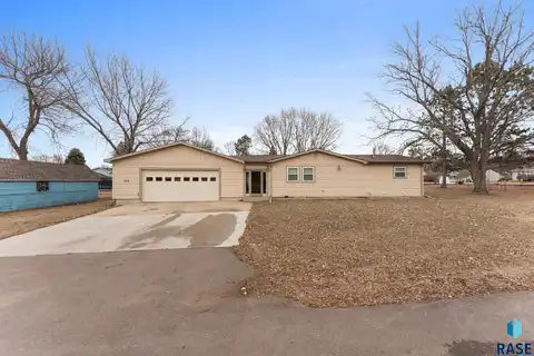 210 Box Elder St, Valley Springs, SD 57068