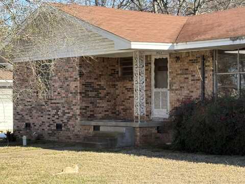 1425 S Cleveland Avenue, Russellville, AR 72801