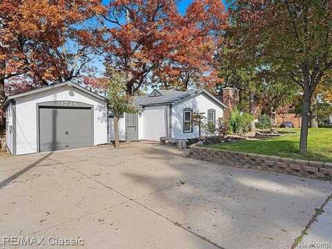 1726 W OAKLEY PARK Road, Commerce Township, MI 48390