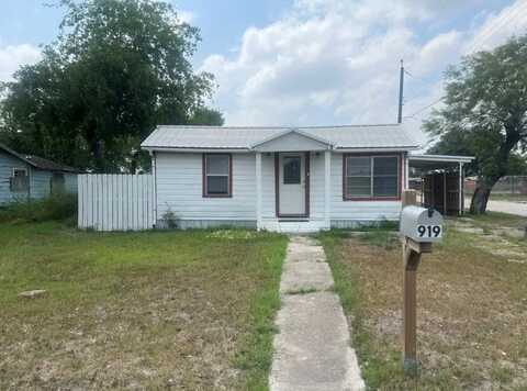 919 N Live Oak Street, Mathis, TX 78368